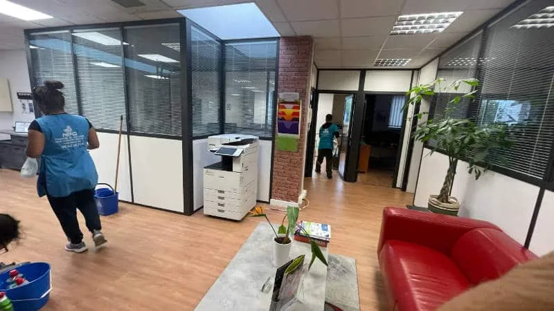 Nettoyage d'un open space de bureaux