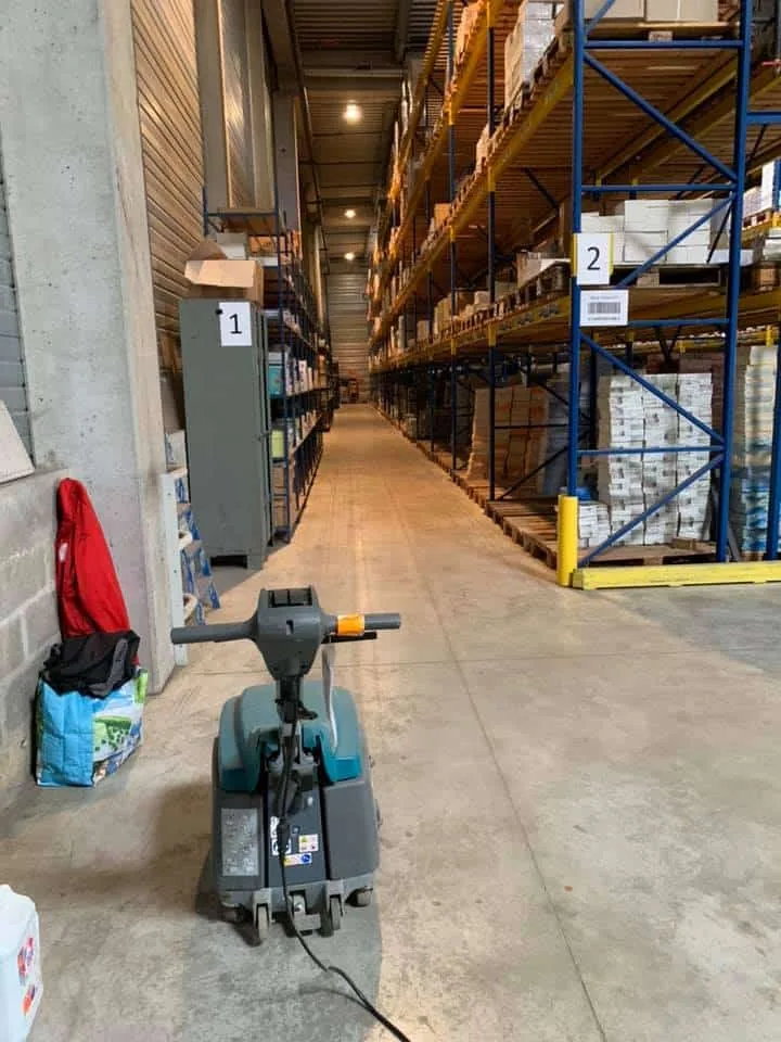 Nettoyage d'un entrepôt logistique