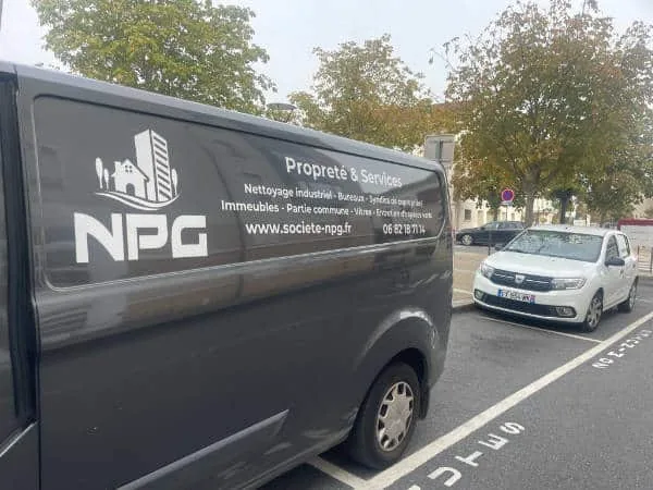 Véhicule de la société de nettoyage NPG